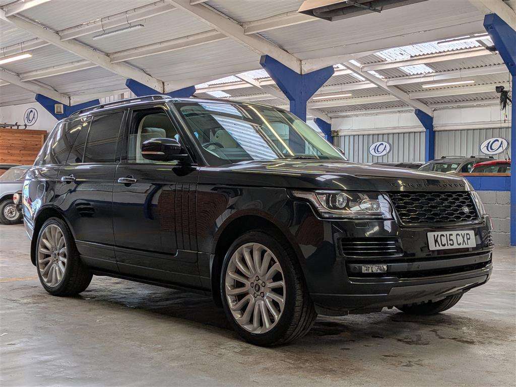 <p>2015 LAND ROVER RANGE ROVER VOGUE SE TDV6</p>