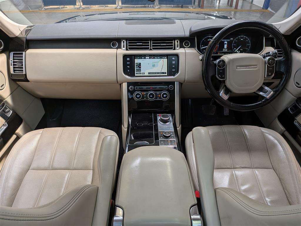 <p>2015 LAND ROVER RANGE ROVER VOGUE SE TDV6</p>