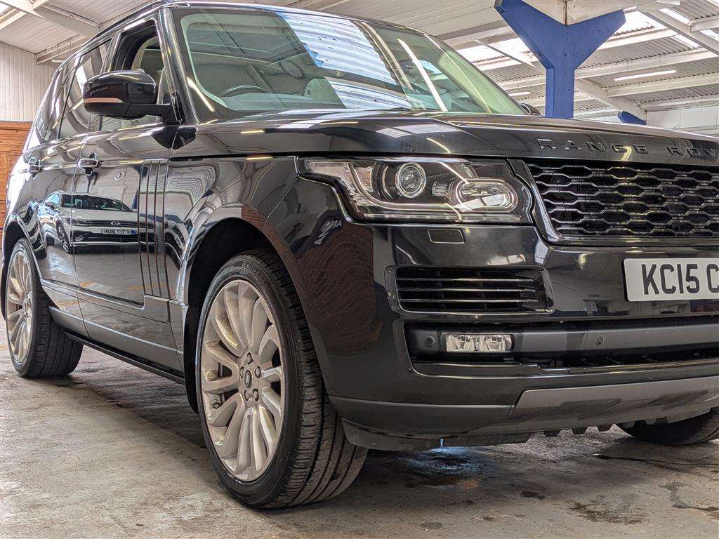 <p>2015 LAND ROVER RANGE ROVER VOGUE SE TDV6</p>