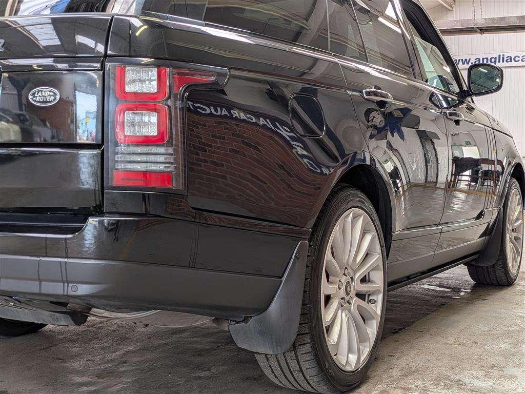 <p>2015 LAND ROVER RANGE ROVER VOGUE SE TDV6</p>