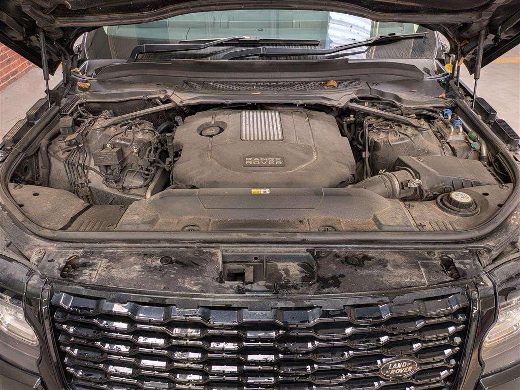 <p>2015 LAND ROVER RANGE ROVER VOGUE SE TDV6</p>