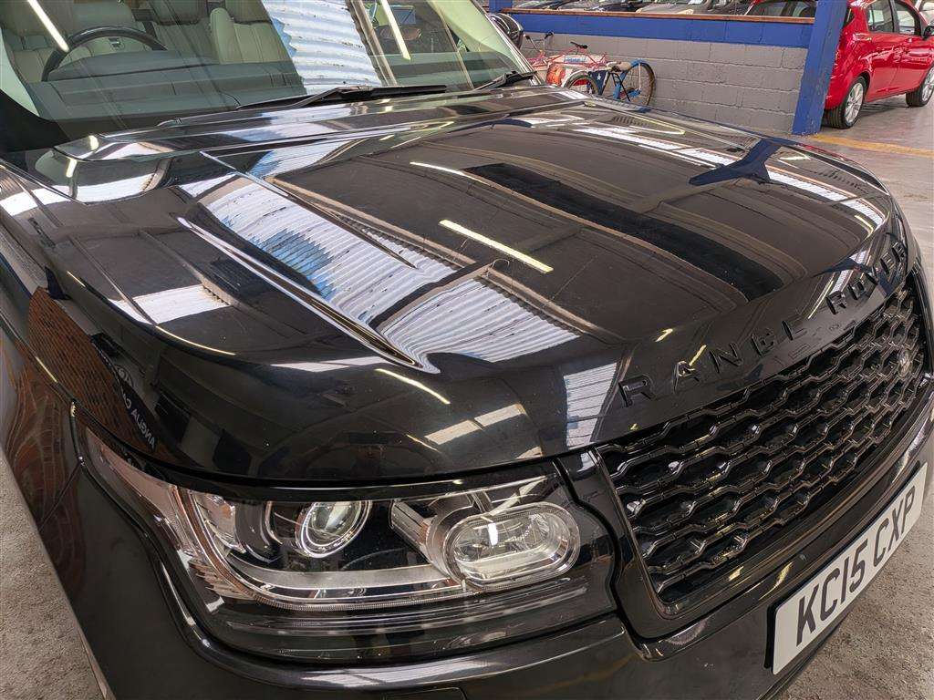 <p>2015 LAND ROVER RANGE ROVER VOGUE SE TDV6</p>