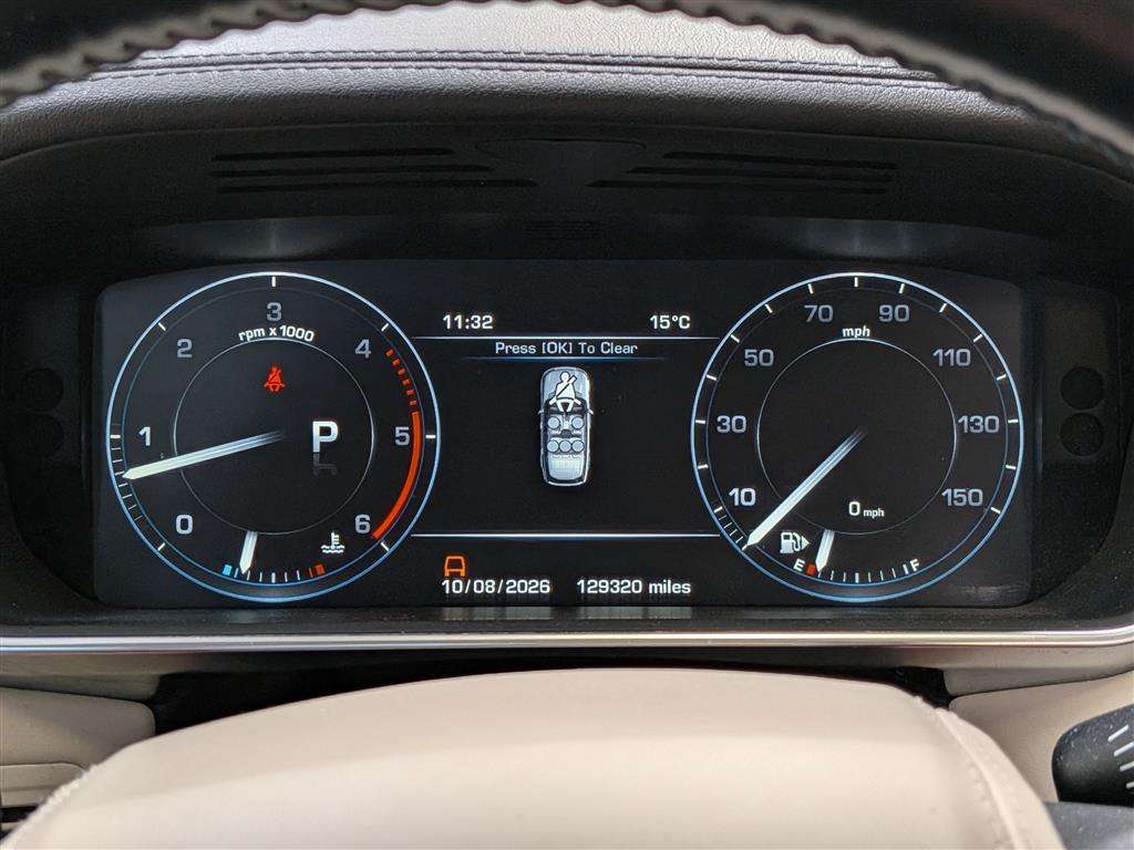 <p>2015 LAND ROVER RANGE ROVER VOGUE SE TDV6</p>