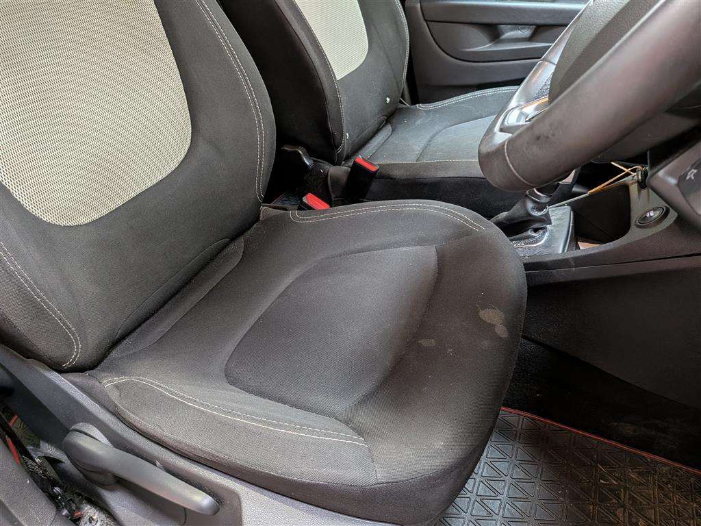 <p>2018 RENAULT CAPTUR ICONIC DCI AUTO</p>