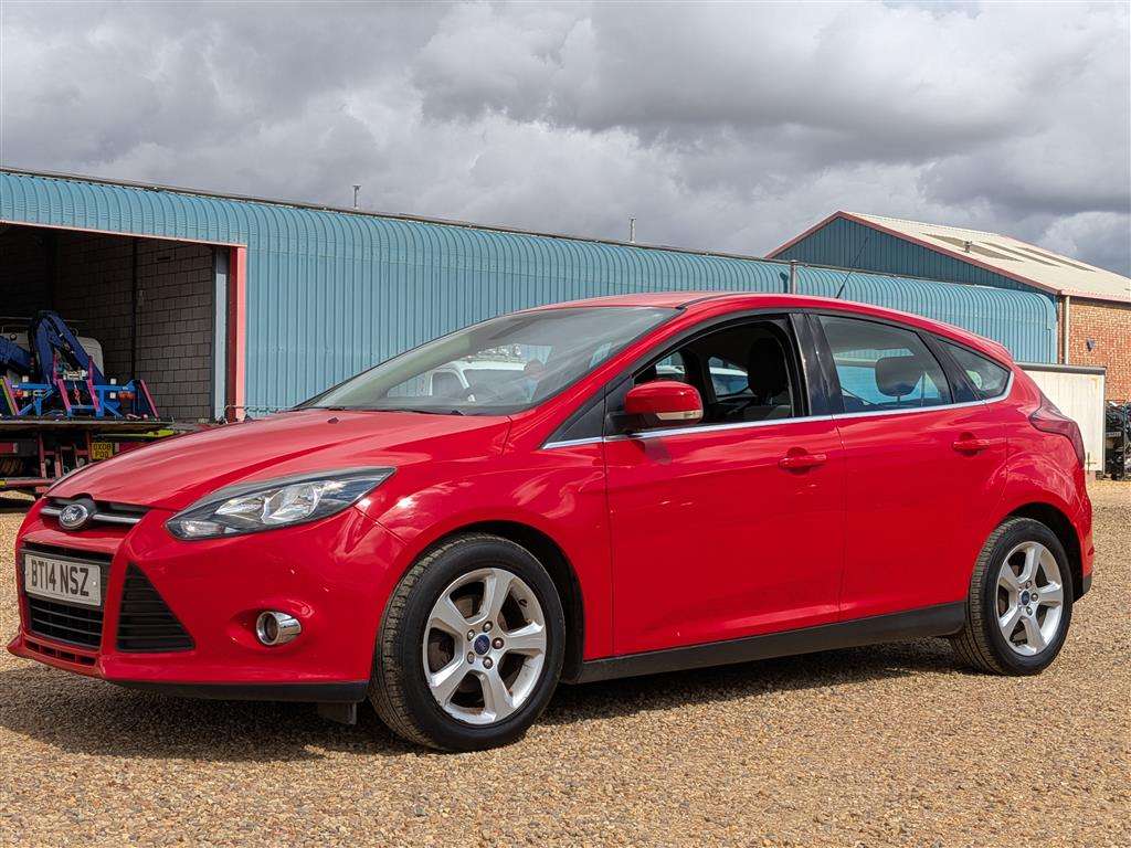 <p>2014 FORD FOCUS ZETEC NAV ECONETIC</p>