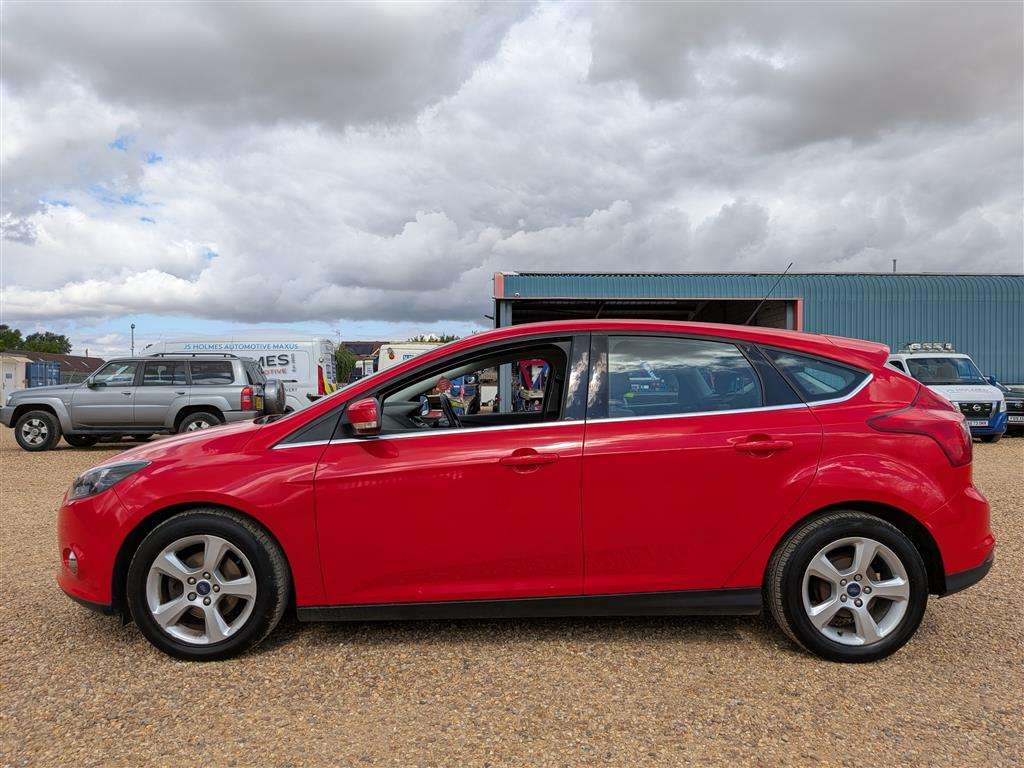 <p>2014 FORD FOCUS ZETEC NAV ECONETIC</p>