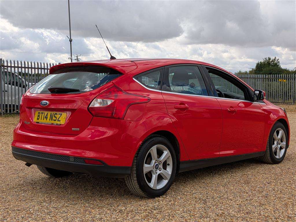 <p>2014 FORD FOCUS ZETEC NAV ECONETIC</p>