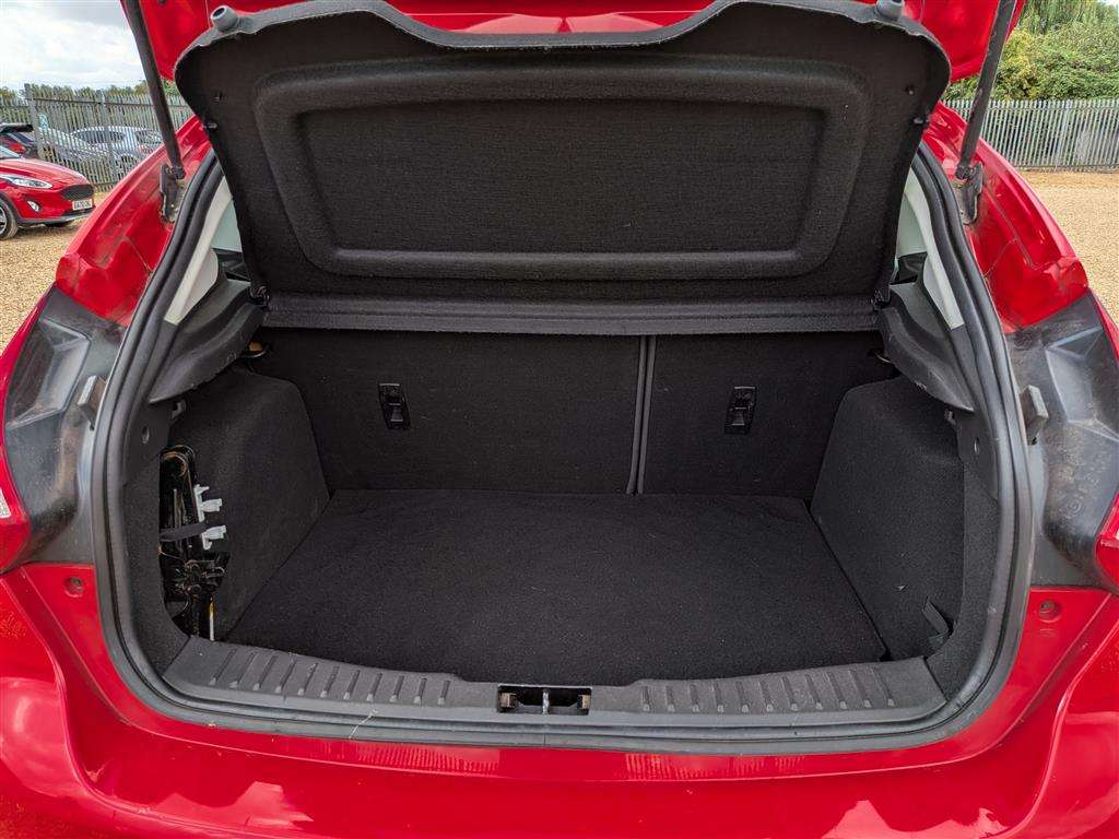 <p>2014 FORD FOCUS ZETEC NAV ECONETIC</p>