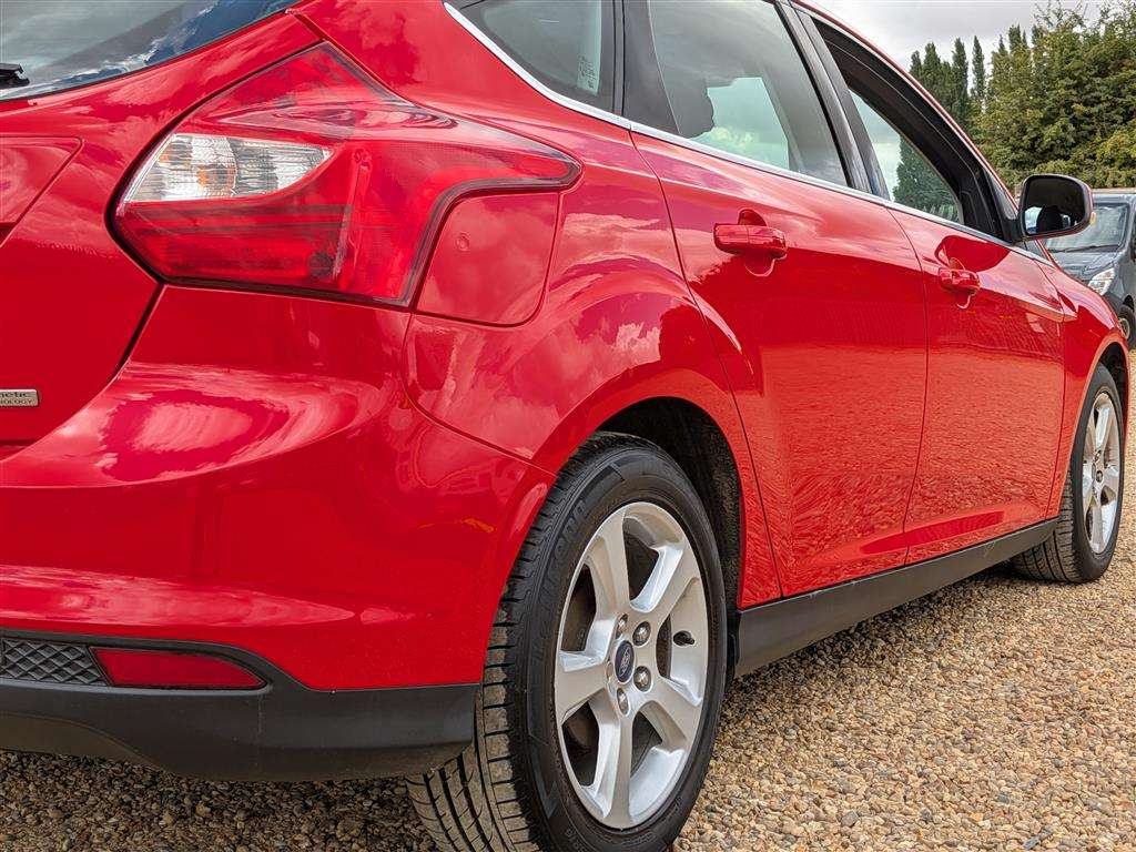 <p>2014 FORD FOCUS ZETEC NAV ECONETIC</p>