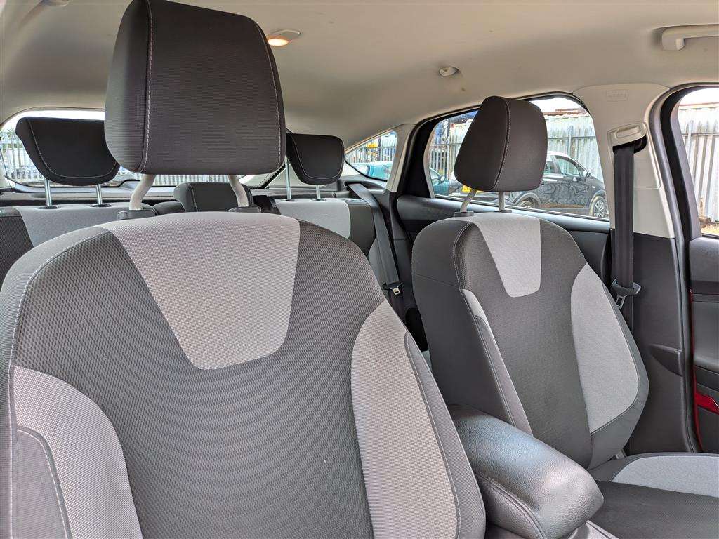 <p>2014 FORD FOCUS ZETEC NAV ECONETIC</p>