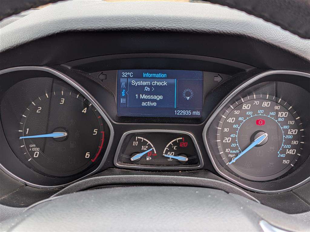<p>2014 FORD FOCUS ZETEC NAV ECONETIC</p>