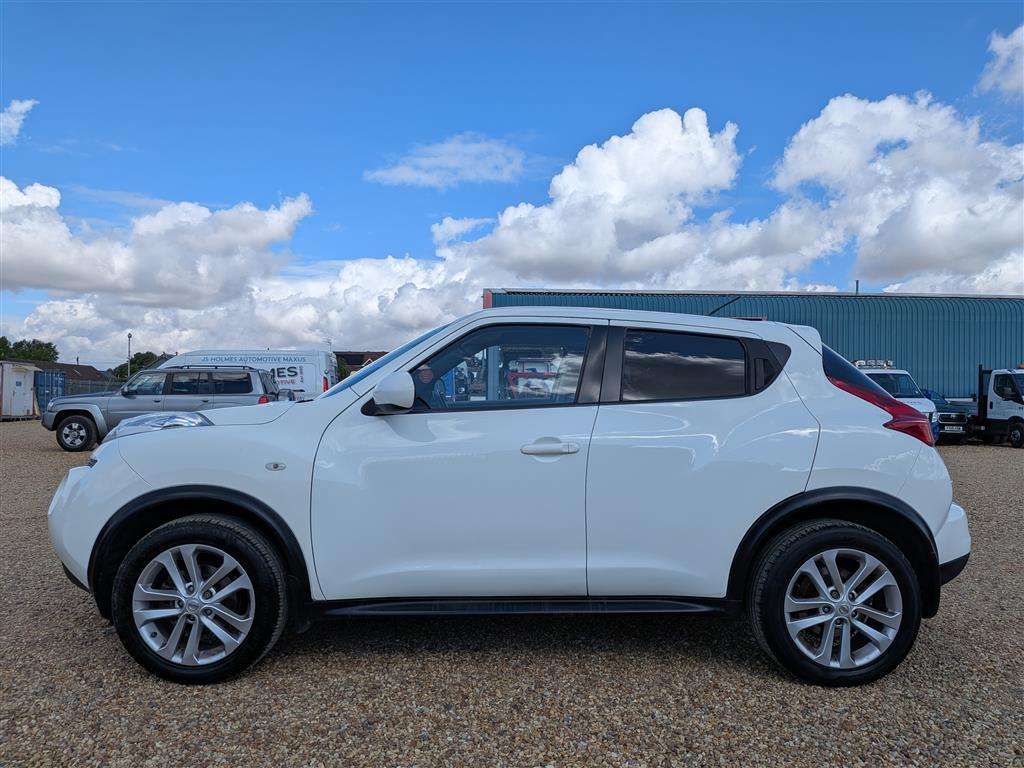 <p>2013 NISSAN JUKE ACENTA PREMIUM</p>