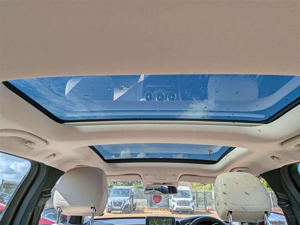 <p>2015 MERCEDES-BENZ C250 SPORT PREMIUM + BLUE</p>