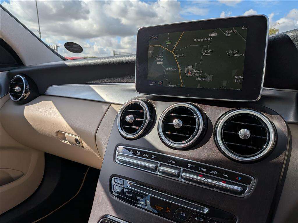 <p>2015 MERCEDES-BENZ C250 SPORT PREMIUM + BLUE</p>