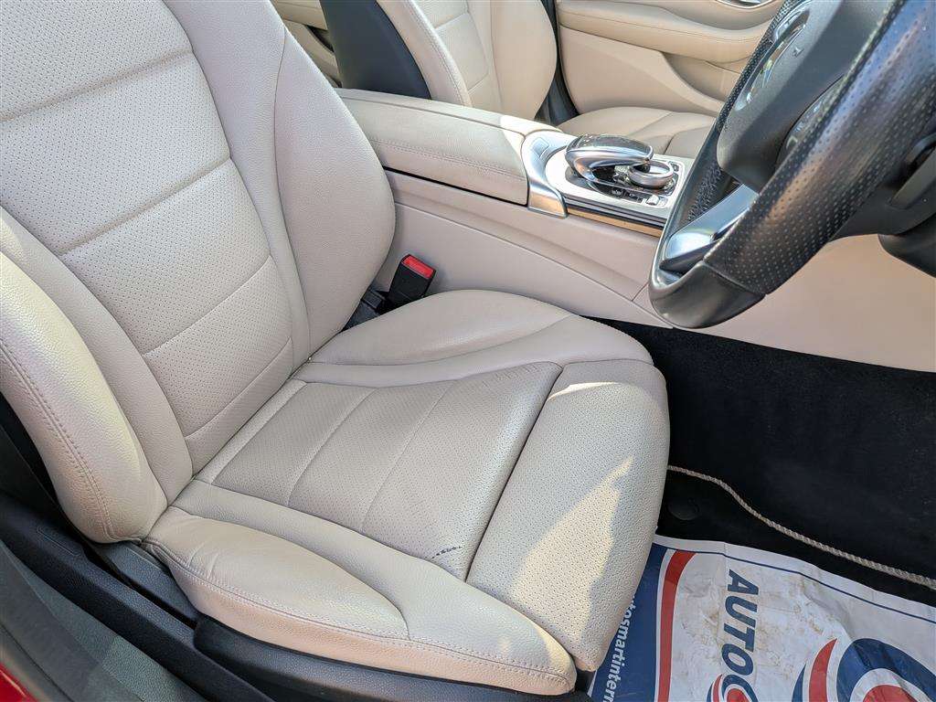 <p>2015 MERCEDES-BENZ C250 SPORT PREMIUM + BLUE</p>