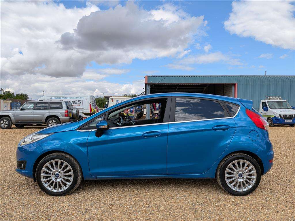 <p>2013 FORD FIESTA TITANIUM</p>