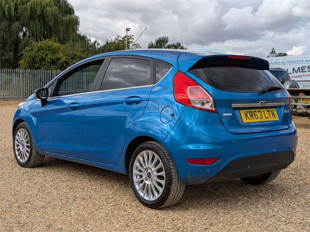 <p>2013 FORD FIESTA TITANIUM</p>