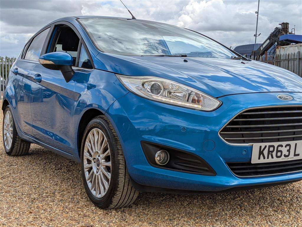 <p>2013 FORD FIESTA TITANIUM</p>