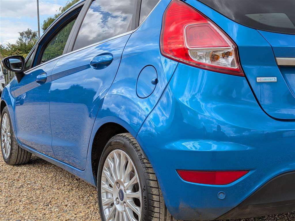 <p>2013 FORD FIESTA TITANIUM</p>