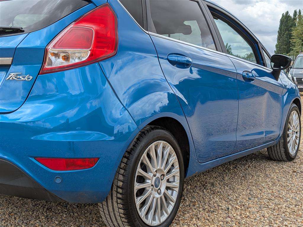 <p>2013 FORD FIESTA TITANIUM</p>