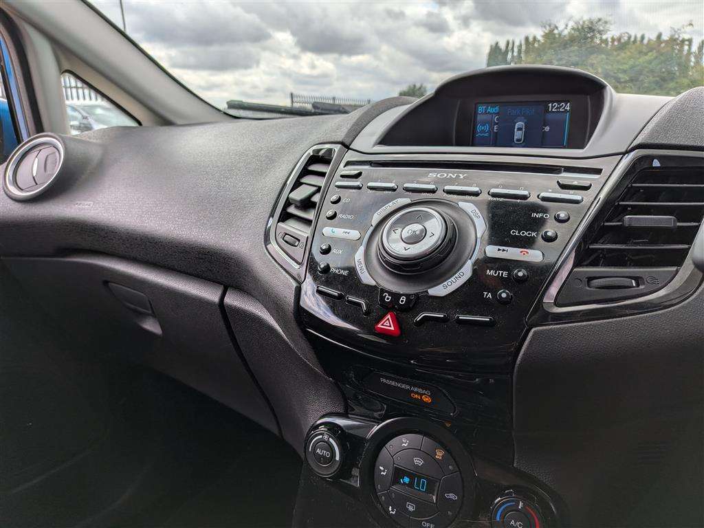 <p>2013 FORD FIESTA TITANIUM</p>