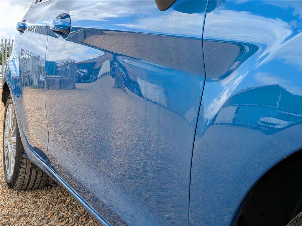 <p>2013 FORD FIESTA TITANIUM</p>