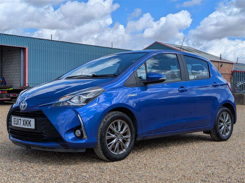 <p>2017 TOYOTA YARIS ICON TECH HYB VVT-I</p>