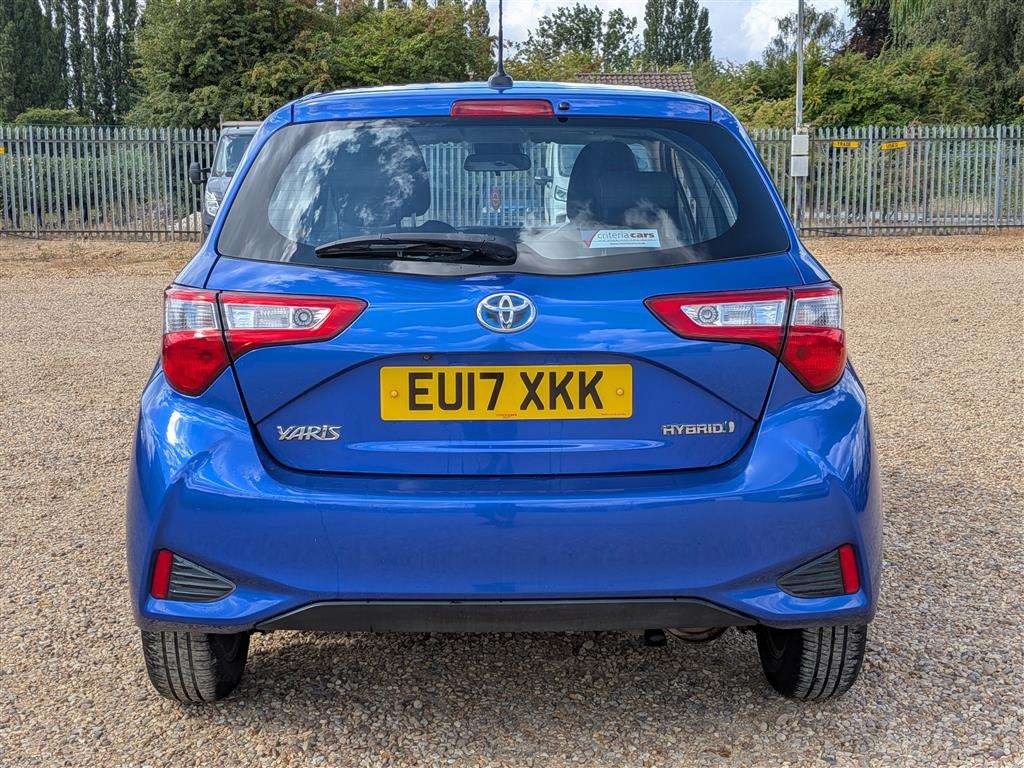 <p>2017 TOYOTA YARIS ICON TECH HYB VVT-I</p>