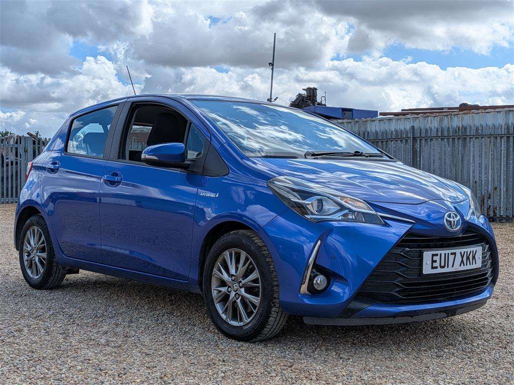 <p>2017 TOYOTA YARIS ICON TECH HYB VVT-I</p>