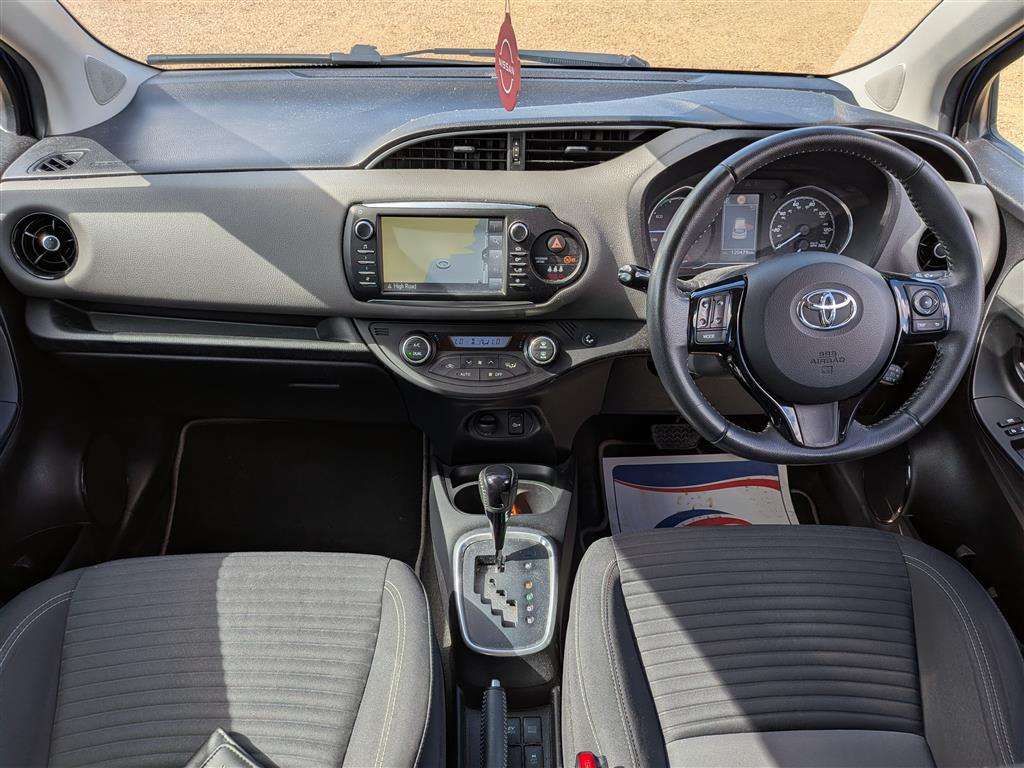 <p>2017 TOYOTA YARIS ICON TECH HYB VVT-I</p>
