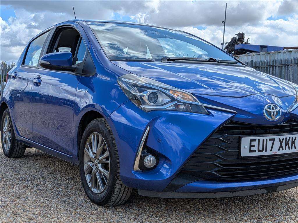 <p>2017 TOYOTA YARIS ICON TECH HYB VVT-I</p>