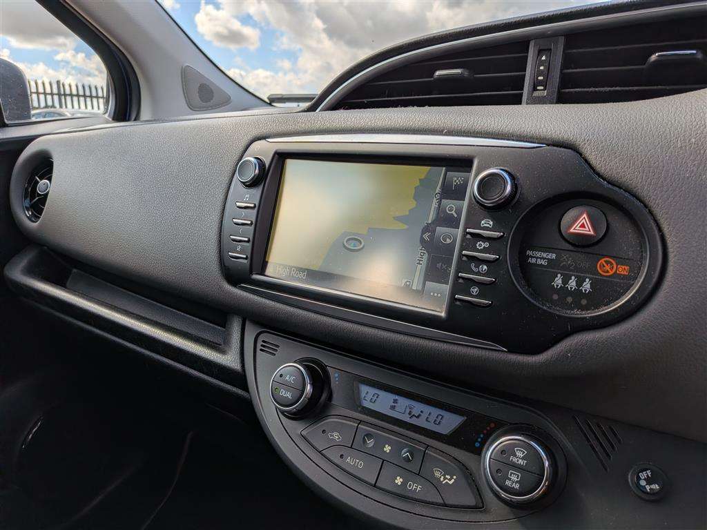 <p>2017 TOYOTA YARIS ICON TECH HYB VVT-I</p>