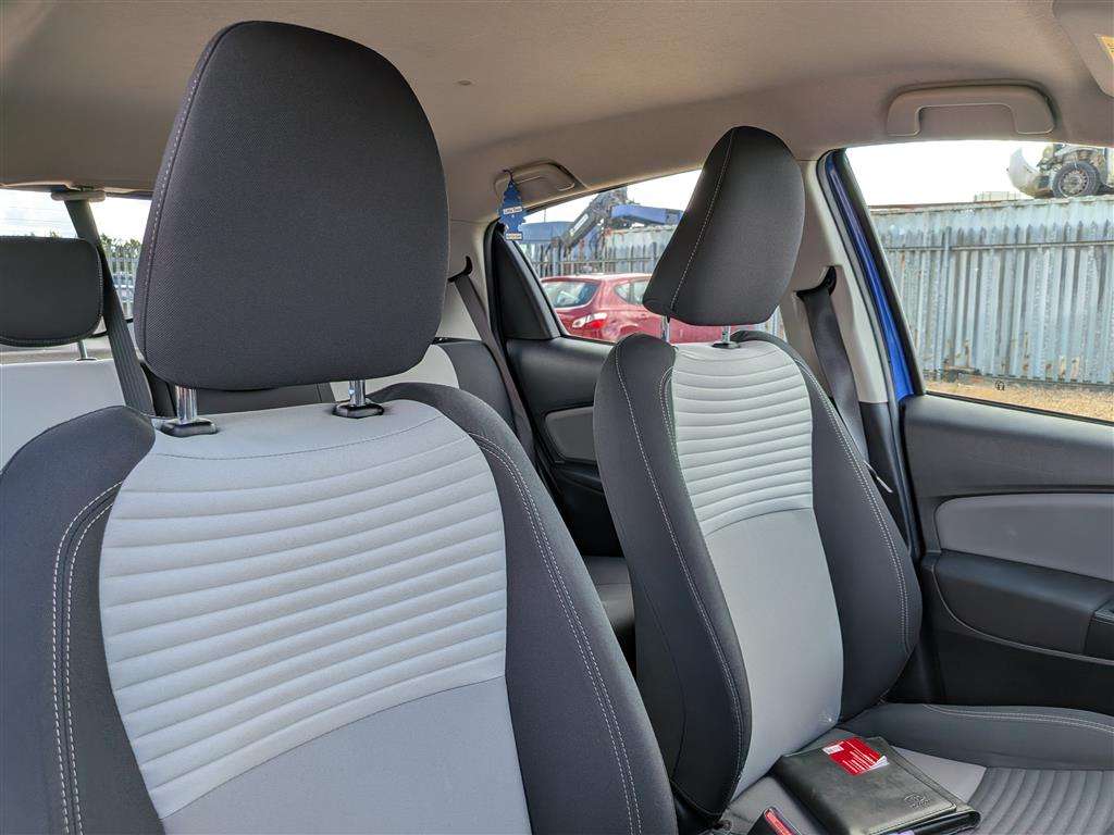<p>2017 TOYOTA YARIS ICON TECH HYB VVT-I</p>