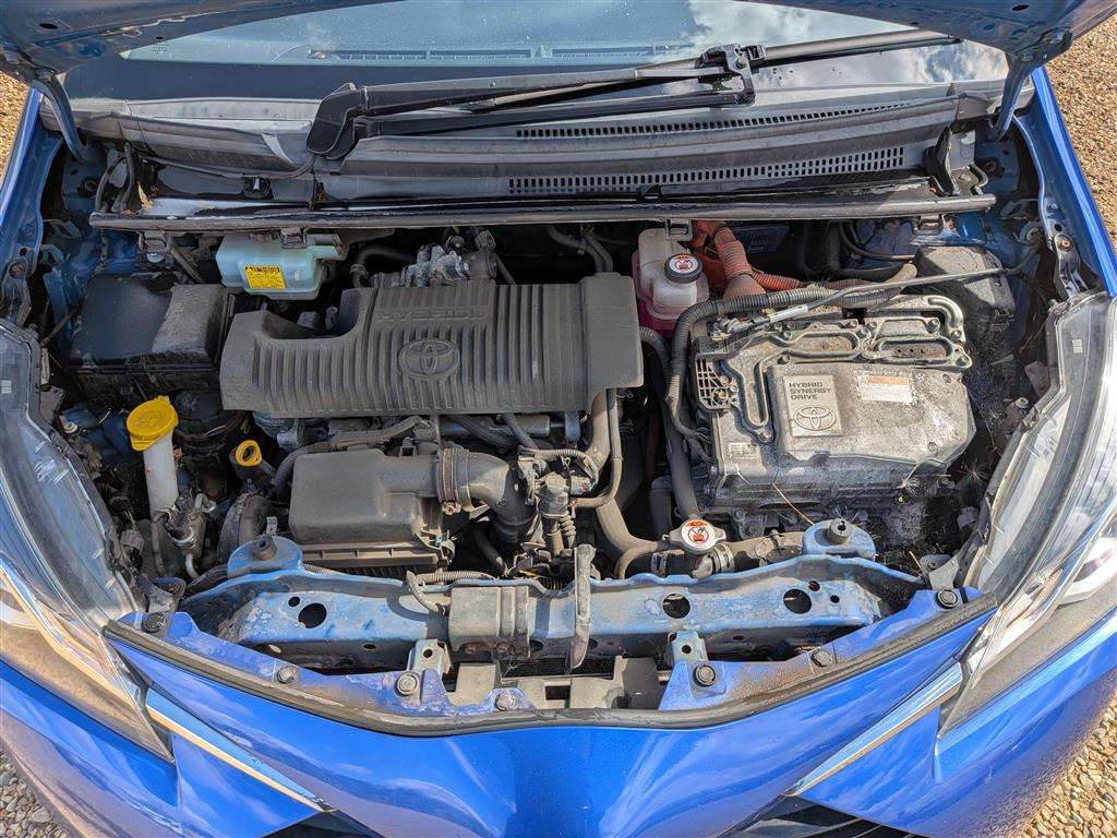 <p>2017 TOYOTA YARIS ICON TECH HYB VVT-I</p>