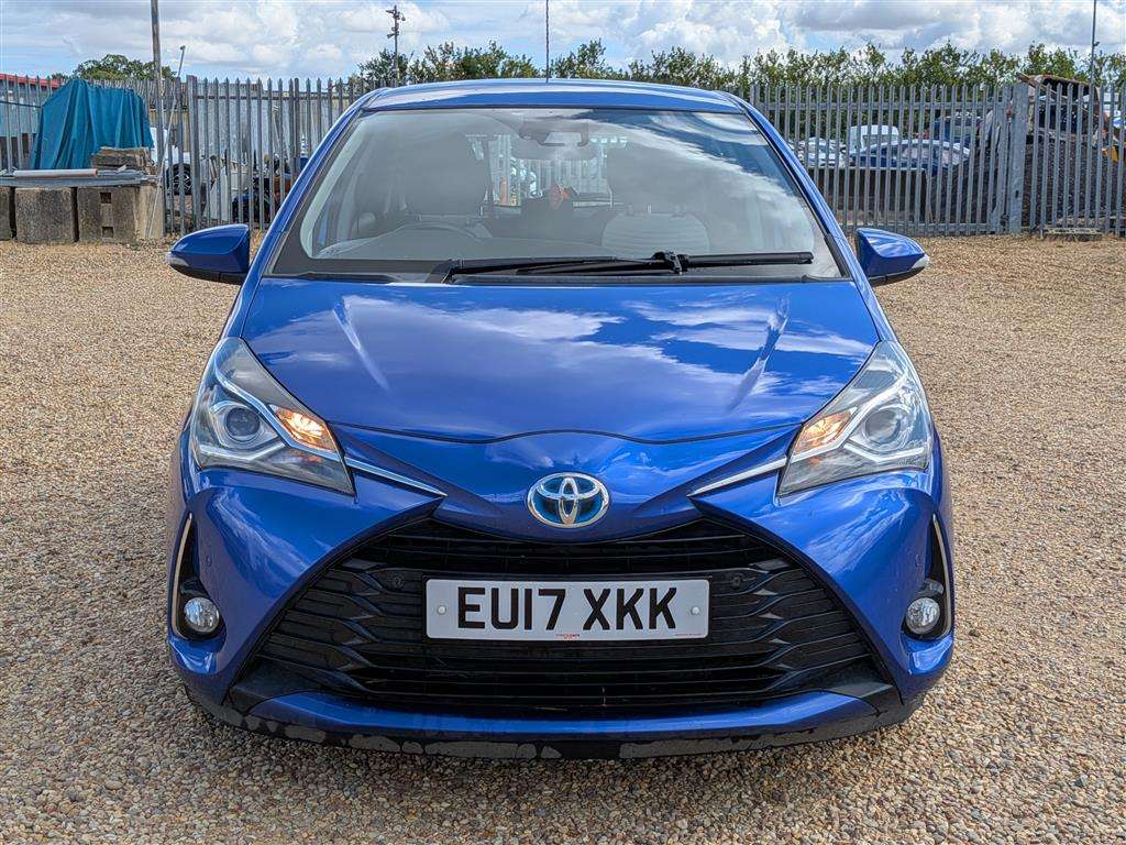 <p>2017 TOYOTA YARIS ICON TECH HYB VVT-I</p>