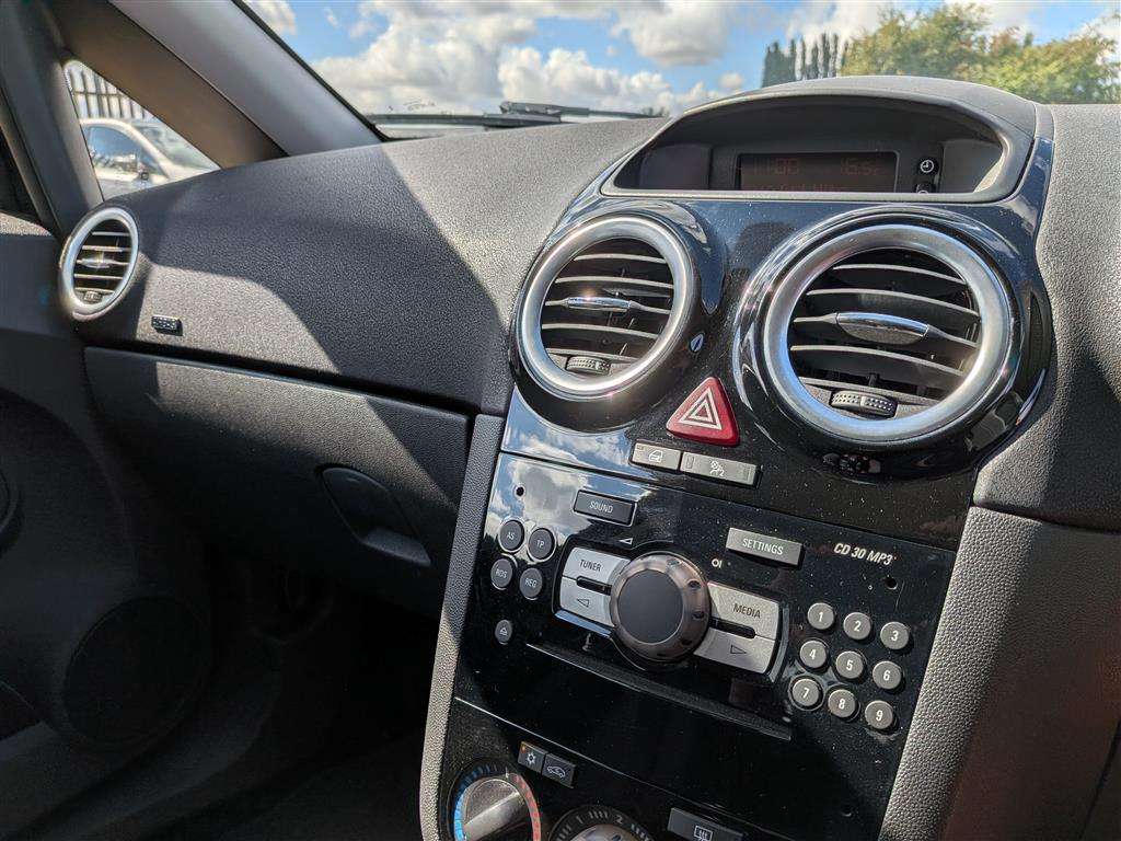 <p>2013 VAUXHALL CORSA SXI AC</p>