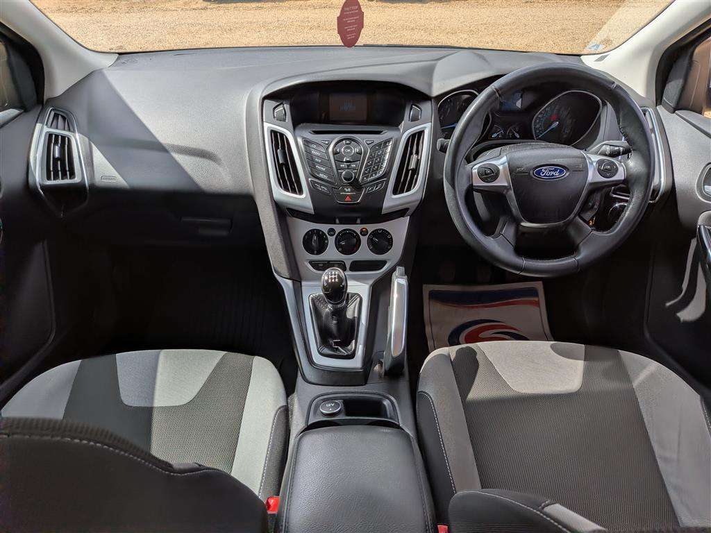 <p>2011 FORD FOCUS ZETEC 125</p>