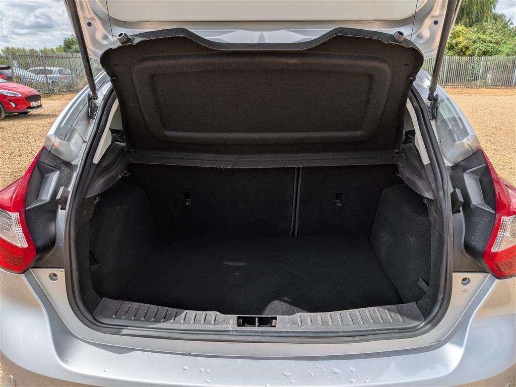 <p>2011 FORD FOCUS ZETEC 125</p>