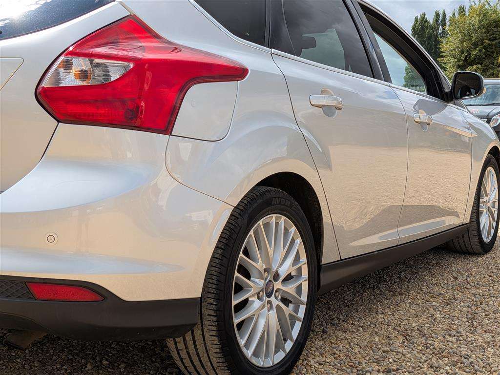 <p>2011 FORD FOCUS ZETEC 125</p>