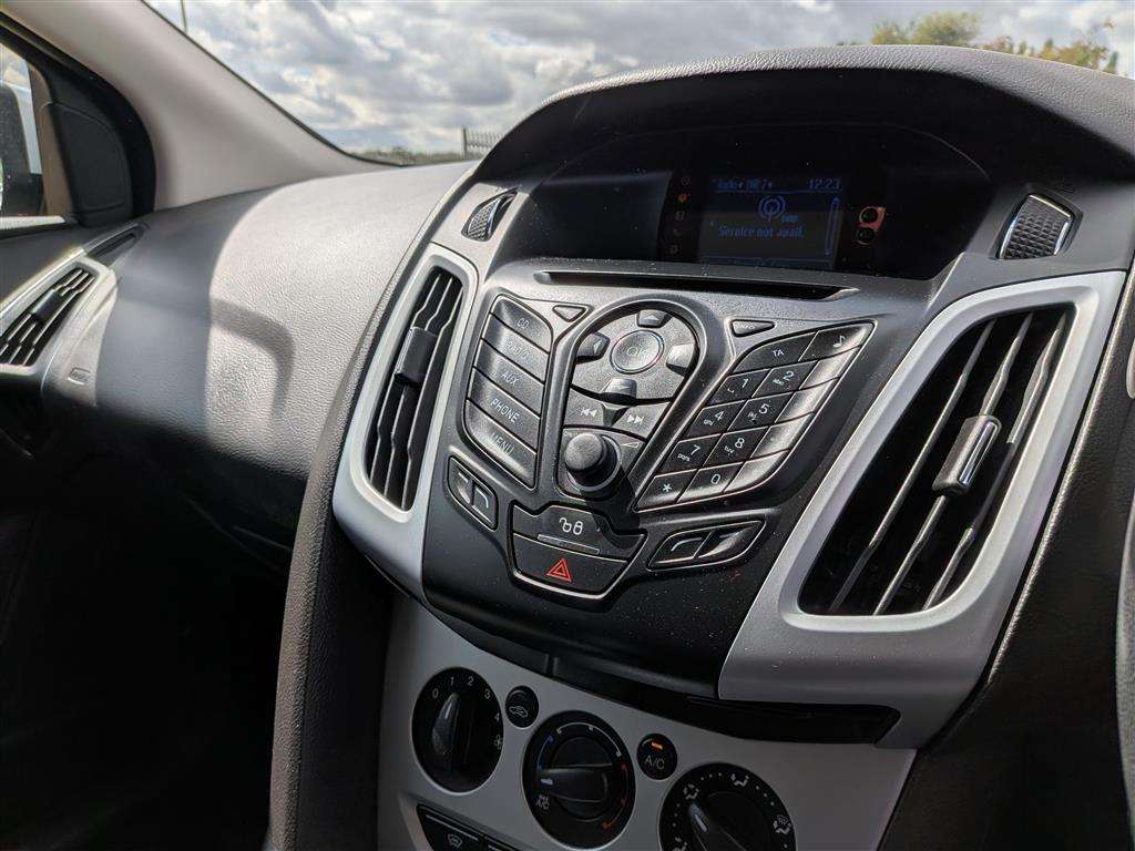 <p>2011 FORD FOCUS ZETEC 125</p>