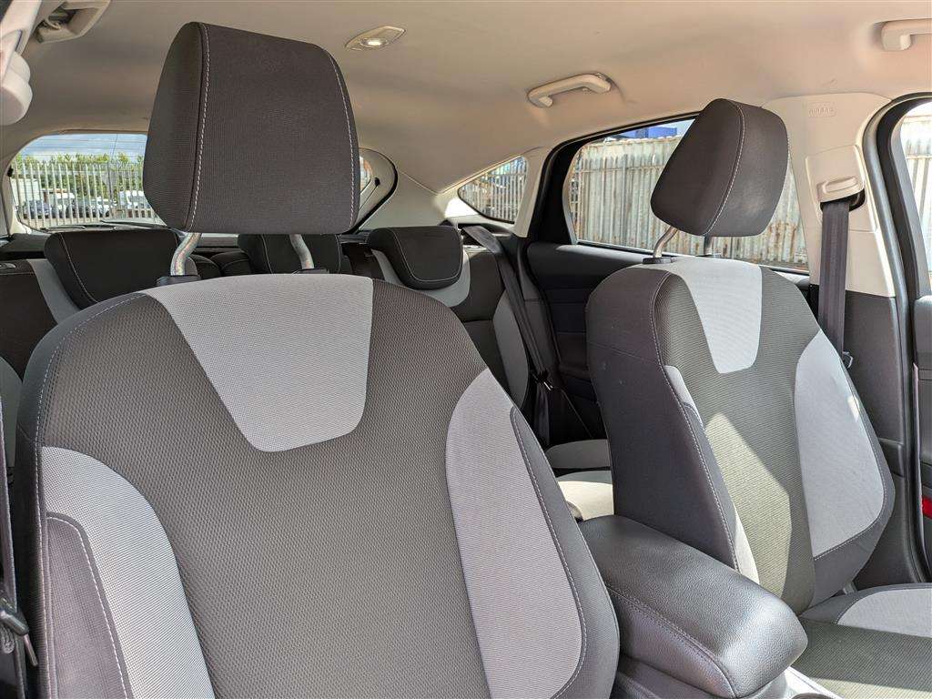 <p>2011 FORD FOCUS ZETEC 125</p>