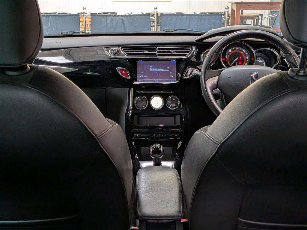 <p>2017 DS DS3 ELEGANCE PURETECH S/S</p>