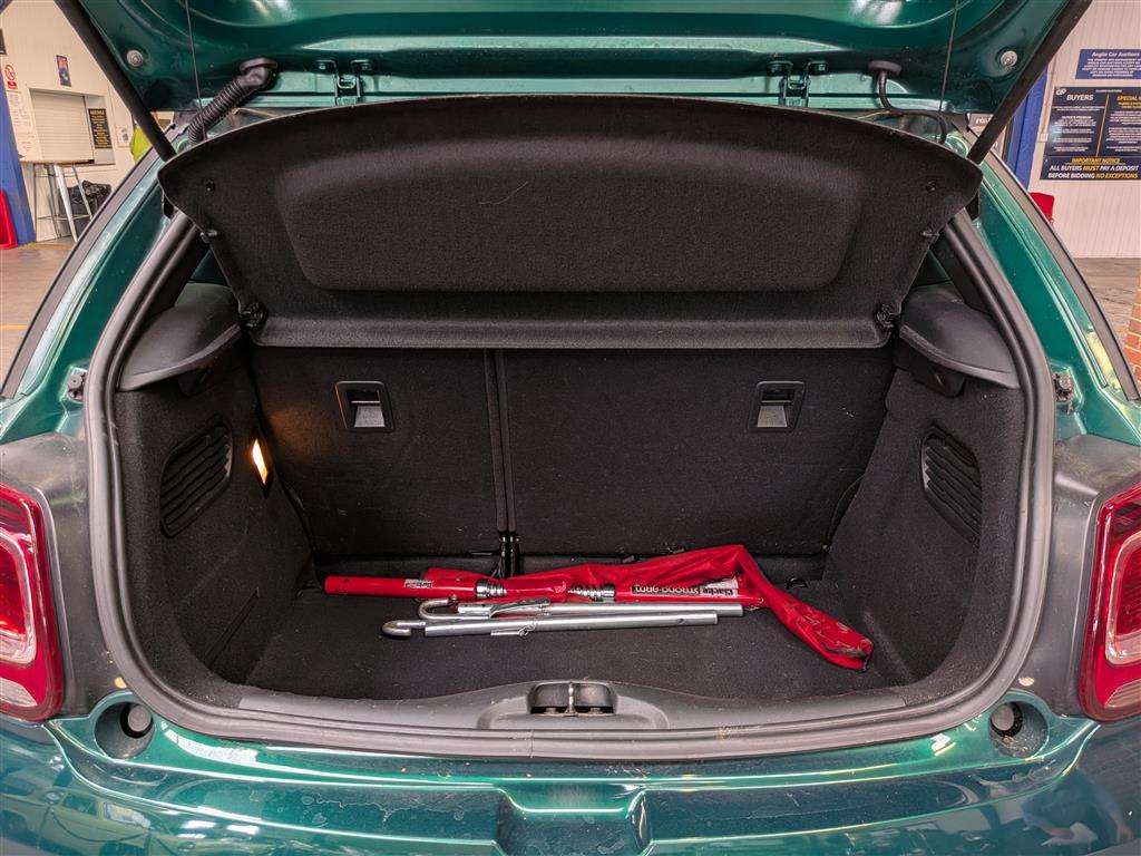 <p>2017 DS DS3 ELEGANCE PURETECH S/S</p>