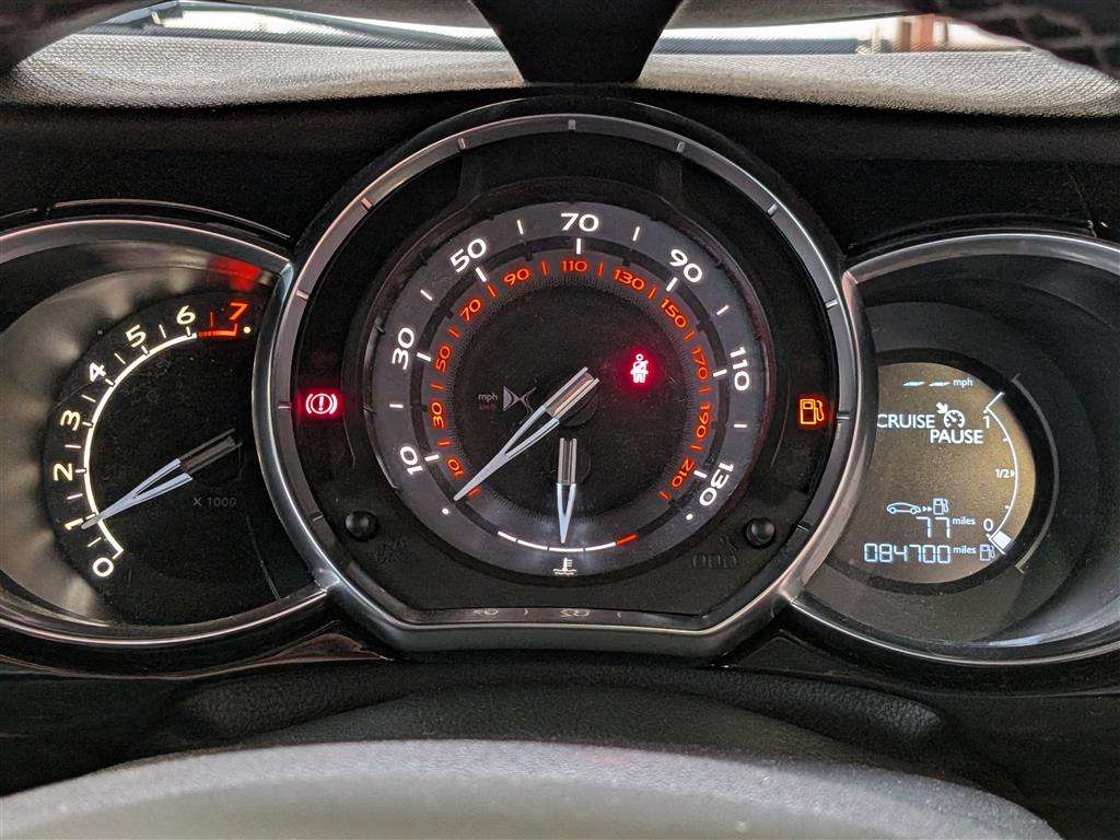 <p>2017 DS DS3 ELEGANCE PURETECH S/S</p>