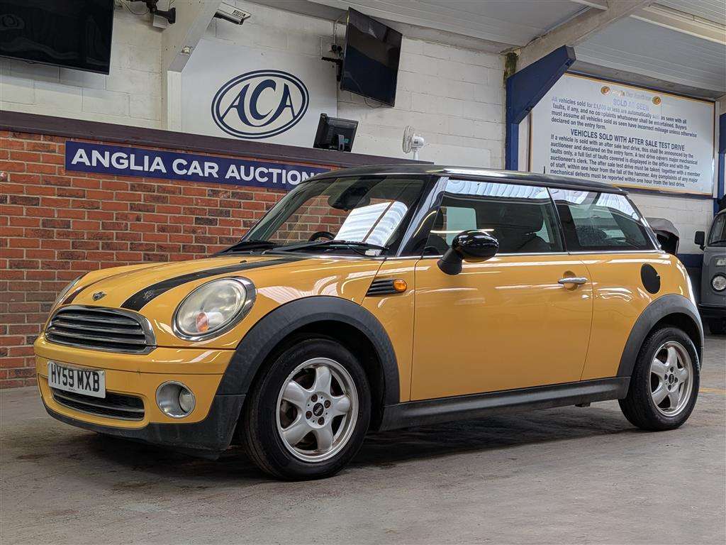<p>2009 MINI COOPER</p>