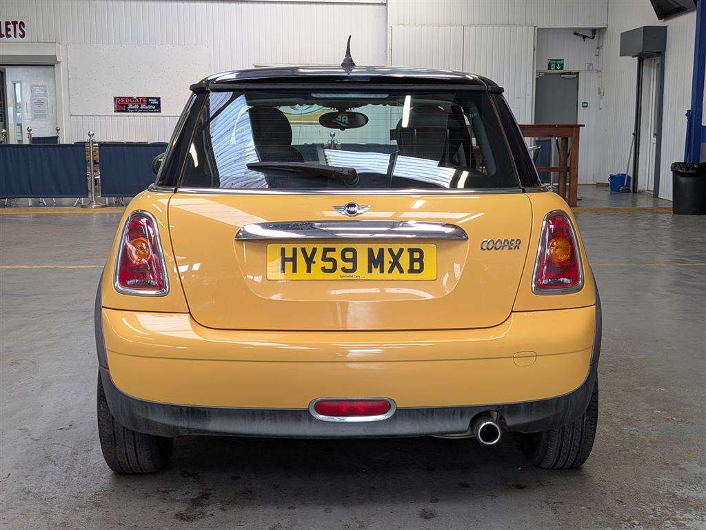 <p>2009 MINI COOPER</p>