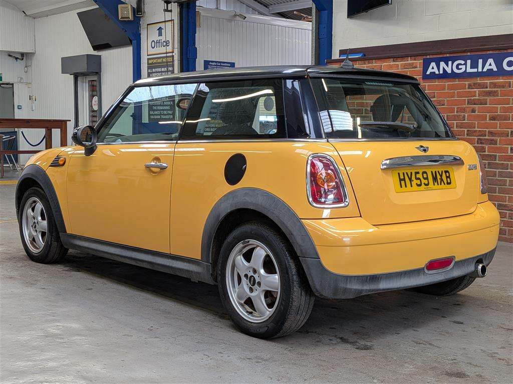 <p>2009 MINI COOPER</p>