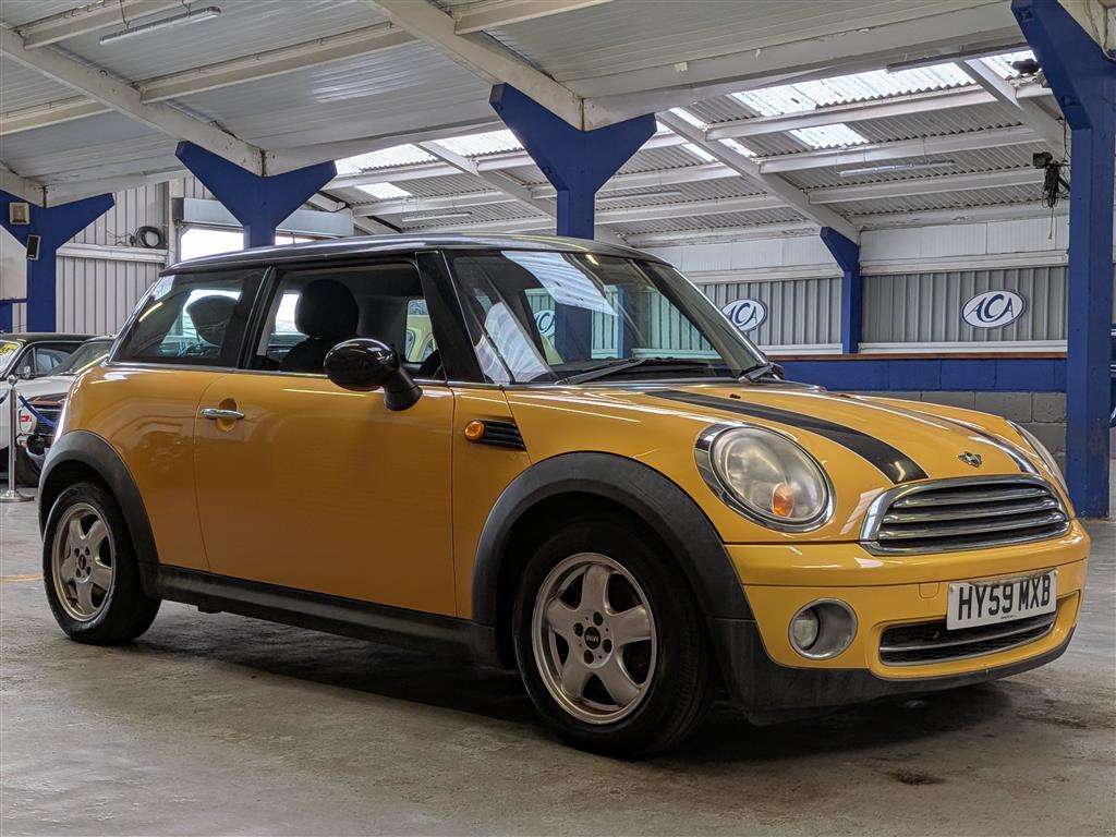 <p>2009 MINI COOPER</p>