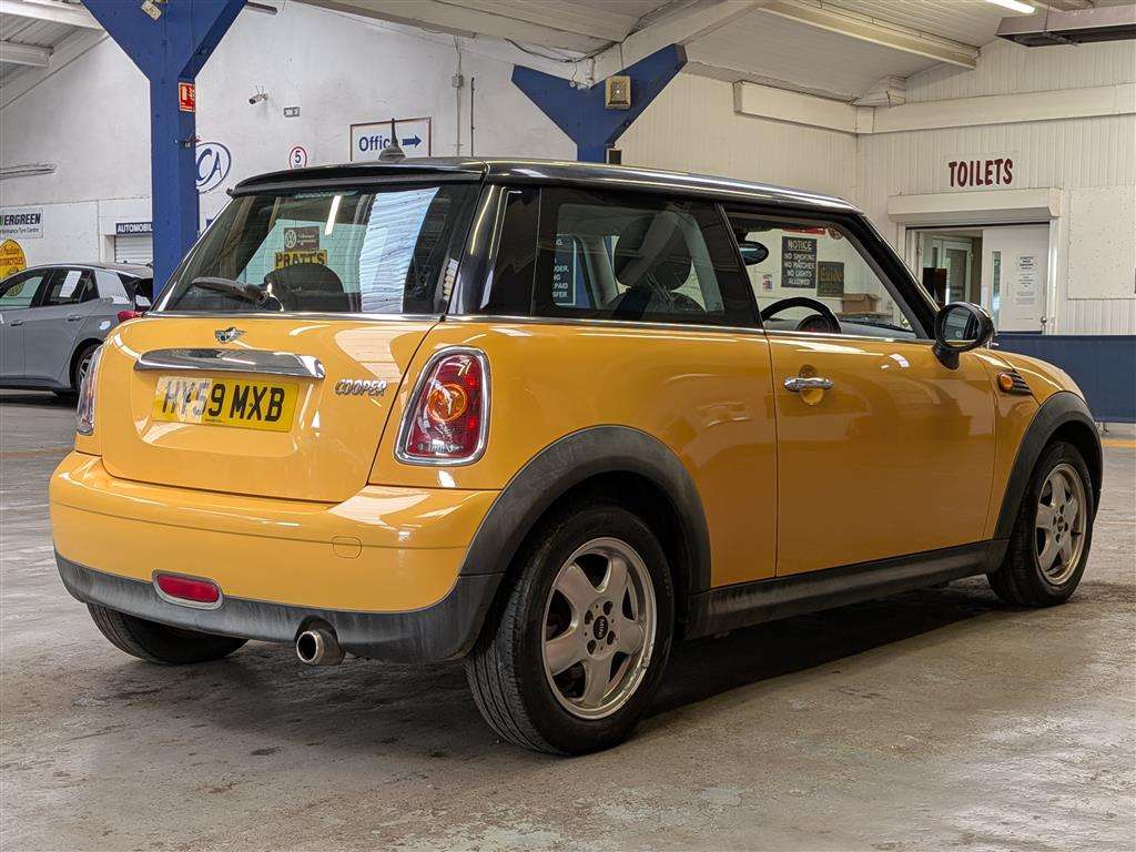 <p>2009 MINI COOPER</p>