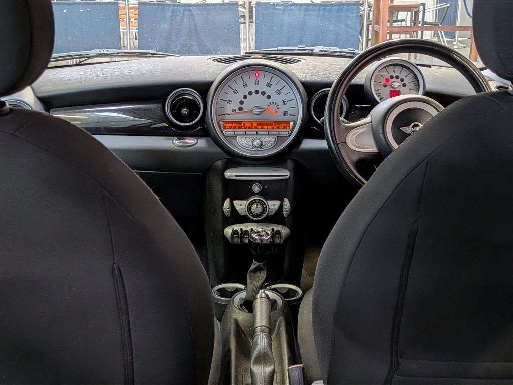 <p>2009 MINI COOPER</p>